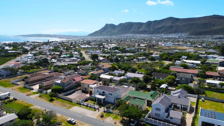 5 Bedroom Property for Sale in Sandbaai Western Cape